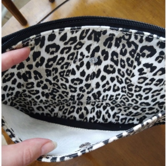 Land's end canvas zipper pouch/wristlet/ 4credit Cards Slots Leopard Print - Picture 3 of 5